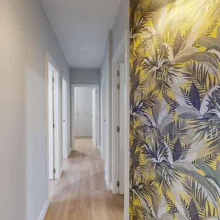 Piso De Hojas Santander